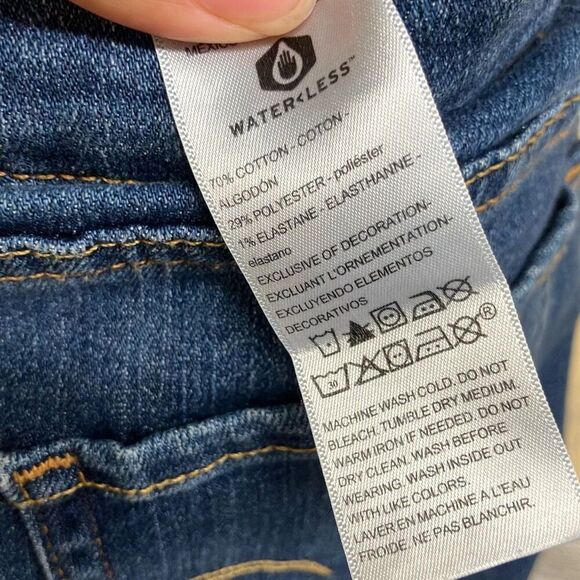 417. Levi’s Midrise dark washed cuffed capris size 8/29 - Picture 7 of 9